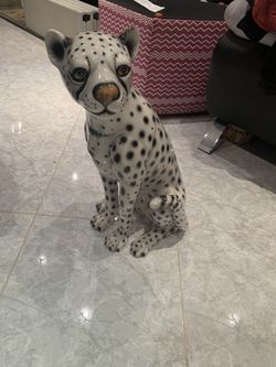 Cheetah 3ft statue decor