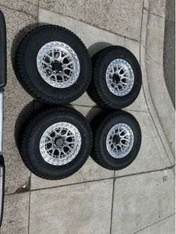 Toyota Tacoma 17x9 wheel Tires 39$ down payment