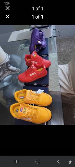Boys size 2.5 shoes
