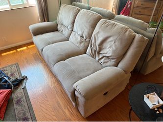 Electric reclining couch