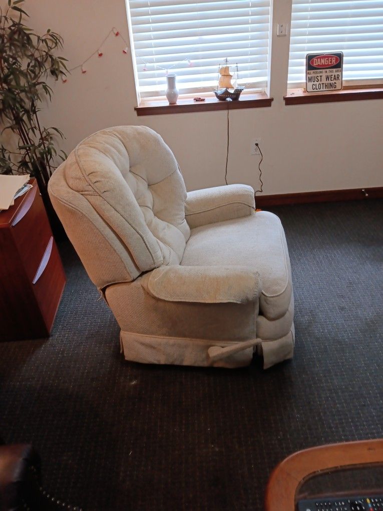 Recliner Chair for Sale in Portland, OR OfferUp