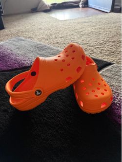 Girls crocs
