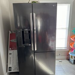 2021 LG Refrigerator/freezer 