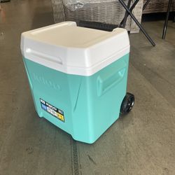 Igloo 16 QT Laguna Hard Side Ice Chest Cooler with Wheels, Teal Blue