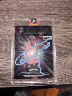 hand signed Charles Oliveira Prizm Fearless card #17 with verification card