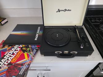 Byron Statics Bluetooth turntable w/ 2 records