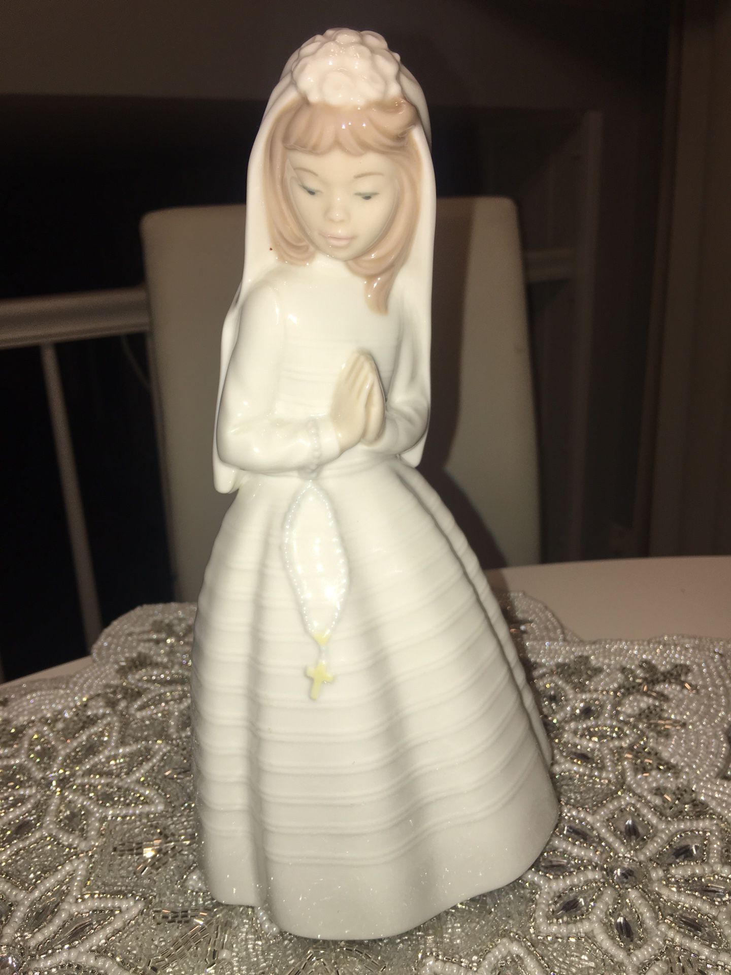 Nao-by Lladro girl (Praying Figurine)
