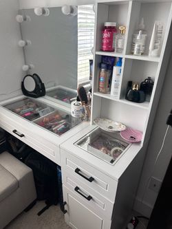 Vanity desk