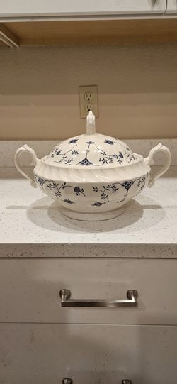 LARGE. CASSEROLE. DISH