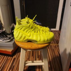 Foamposite One Volt Good Cond. Sz 9 $180