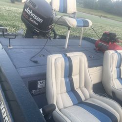 19 Ft Bass Boat