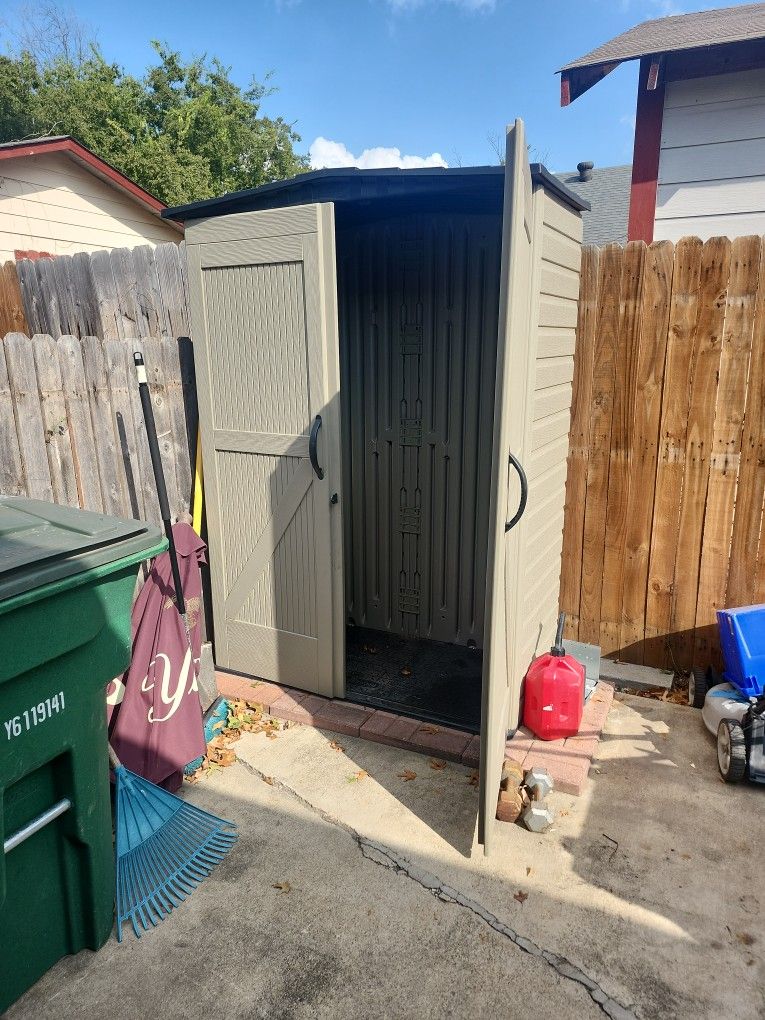 Rubber Made  Tool Shed 4 Feet X 2 Feet Great Condition