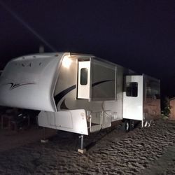 2010 Denali Fifth Wheel Two Slides Excellent Condition In And Out