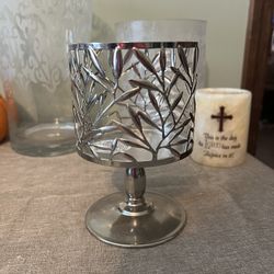 Vine Leaf Pedestal 3-Wick Candle Holder