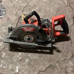 Milwaukke Skillsaw