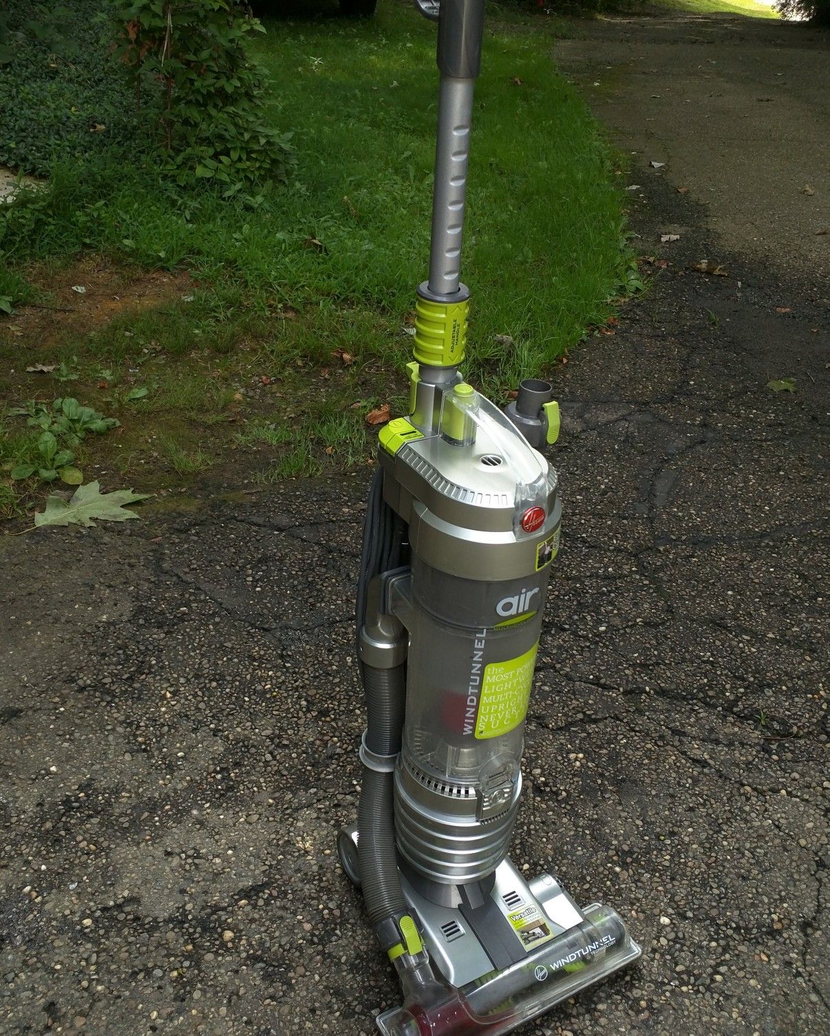 Very clean HOOVER WindTunnel Air Bagless Upright Corded Lightweight Vacuum Cleaner UH70400