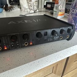 AXE I/O AUDIO INTERFACE - IK Multimedia 
