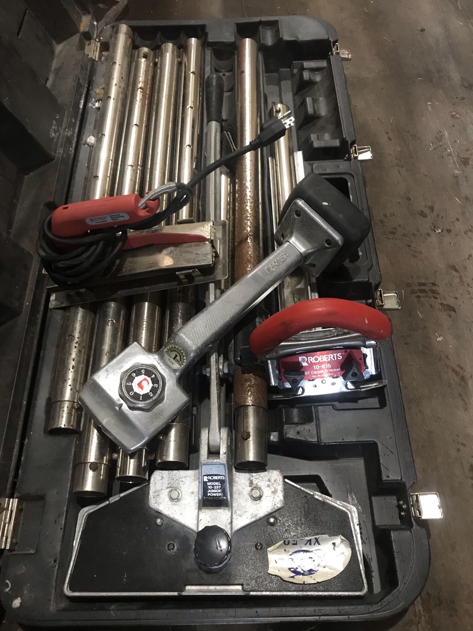 All matcing branded ROBERTS Carpet Installer tool set