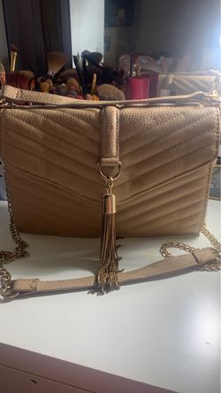 Crossbody bag with tassel