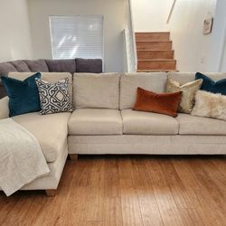 Bassett Corduroy Sectional – Cozy & Comfy! Like New
