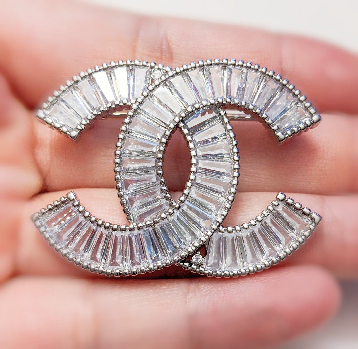 Stunning banquet crystals filled brooch silver tone