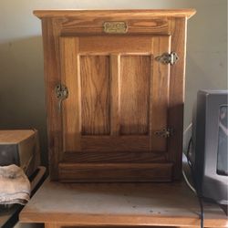 Antique oak wood end table/night stand