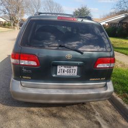 2001 TOYOTA SIENNA $875