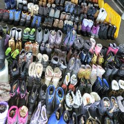 SNOW BOOTS FOR SALE TODAY  SATURDAY 1//4/25 SEE THE DESCRIPTION FOR PRICES 