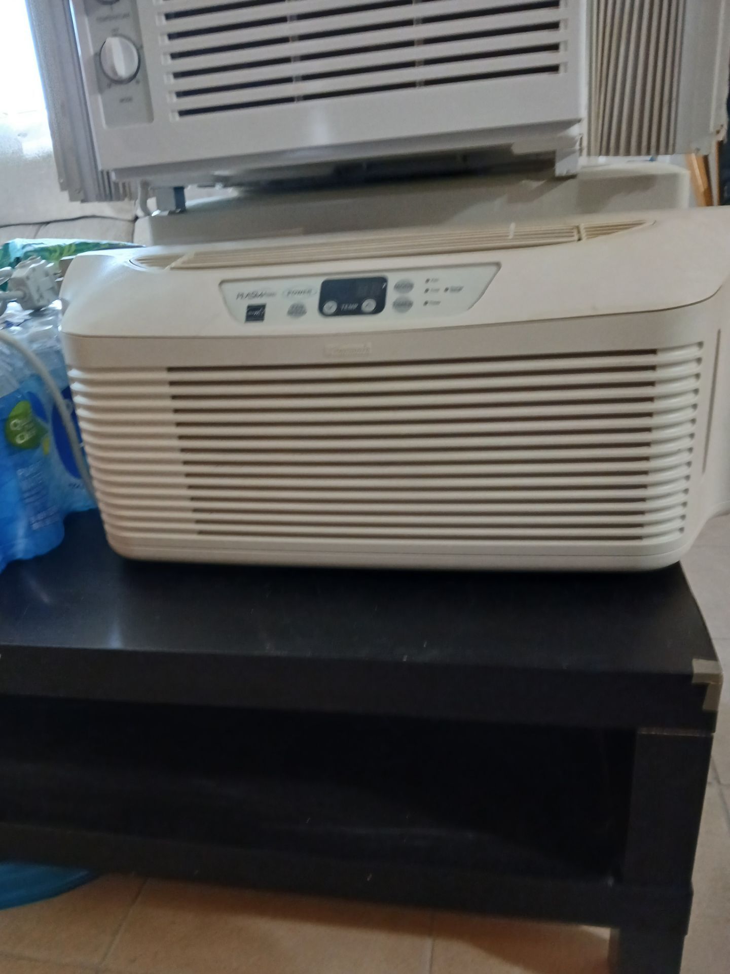 6.000 Btus Cash Only Air Conditioner $70.00 Firm Cash Only Pick Up Only so you can see it's working Ty Paula