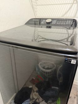 5.5 cubic foot Samsung washer almost new top load