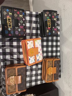 Louis Vuitton Monogram Compact Wallets – Lot of 5