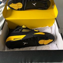 Air Jordan 4 Retro Black And Yellow