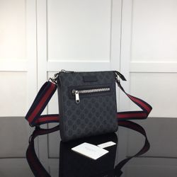 New Authentic Gucci GG Supreme Black/Grey Messenger Bag