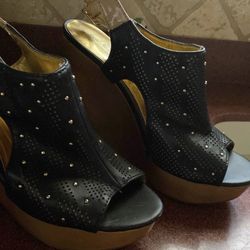 Heels (8.5) By Carlos