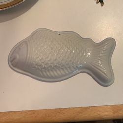SMALL CERAMIC FISH MOLD WALL HANGING - VINTAGE BLUE AND WHITE 