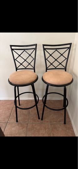 2 Swivel Height Bar Stool, Floor to Seat 30” ( great condition)