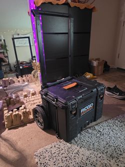 Ridgid rolling tool box