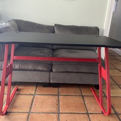 Gaming Desk Excellent Condition 