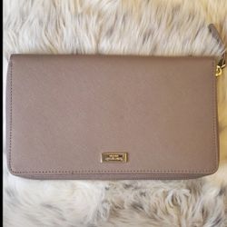 Kate spade large  travel  zip wallet brandnew never been use