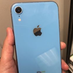 iPhone XR 256gb | Unlocked | Store Warranty | Comes with cable and charger 