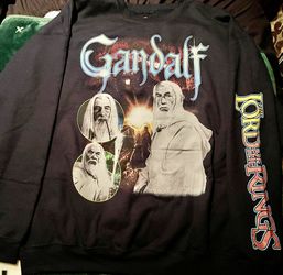 XL Lord of the Rings sweater in great condition. Cozy, well-made, and perfect for any Middle-earth fan. A must-have for chilly days and epic movie mar