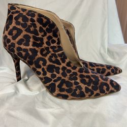 Women’s Size 7.5 Leopard Print Jessica Simpson Ankle Boots