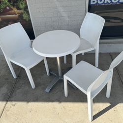 Table Set With 3 Chairs 