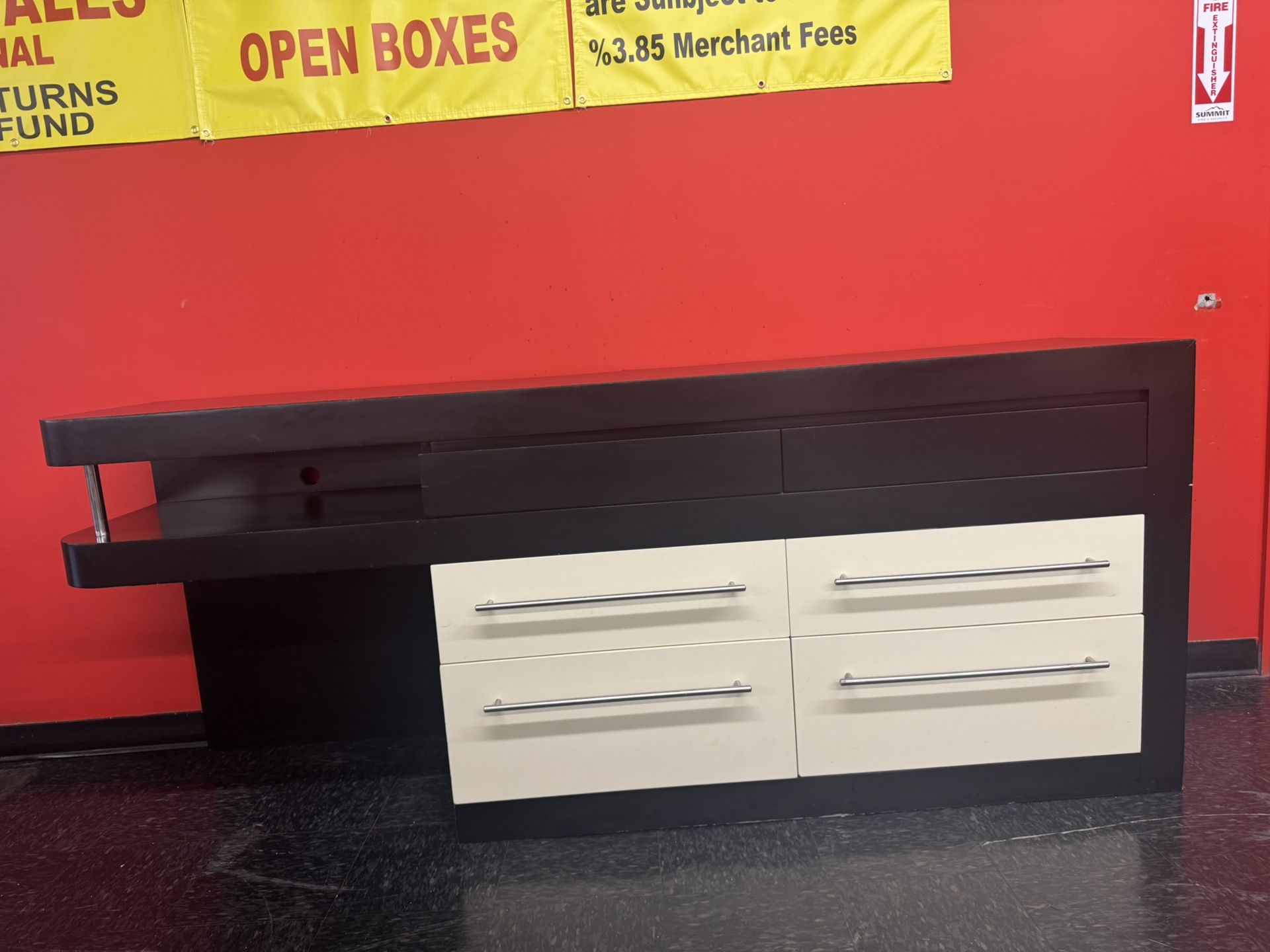 Dresser