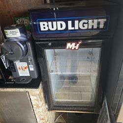 Mini fridge