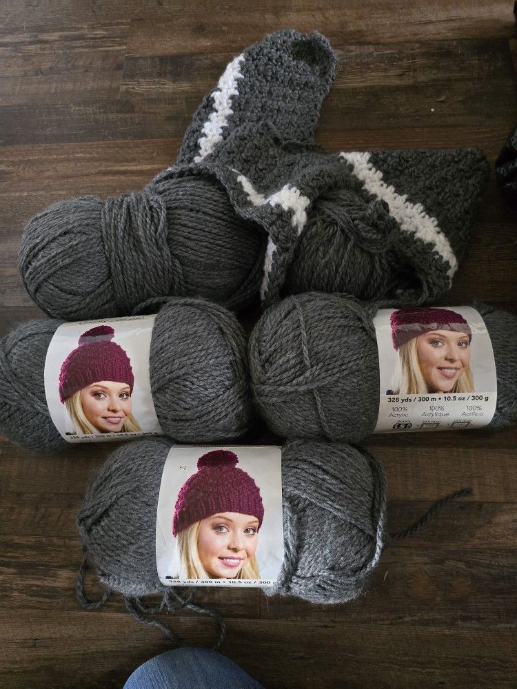 Gray Bulky Arcrylic Yarn Lot