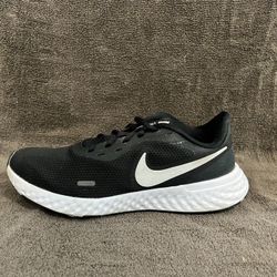 Nike Revolution 5