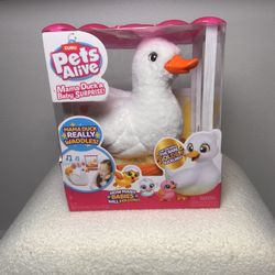 Zuru Pets Alive Momma Duck & Baby Surprise