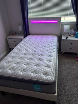 Cama twin con colchón