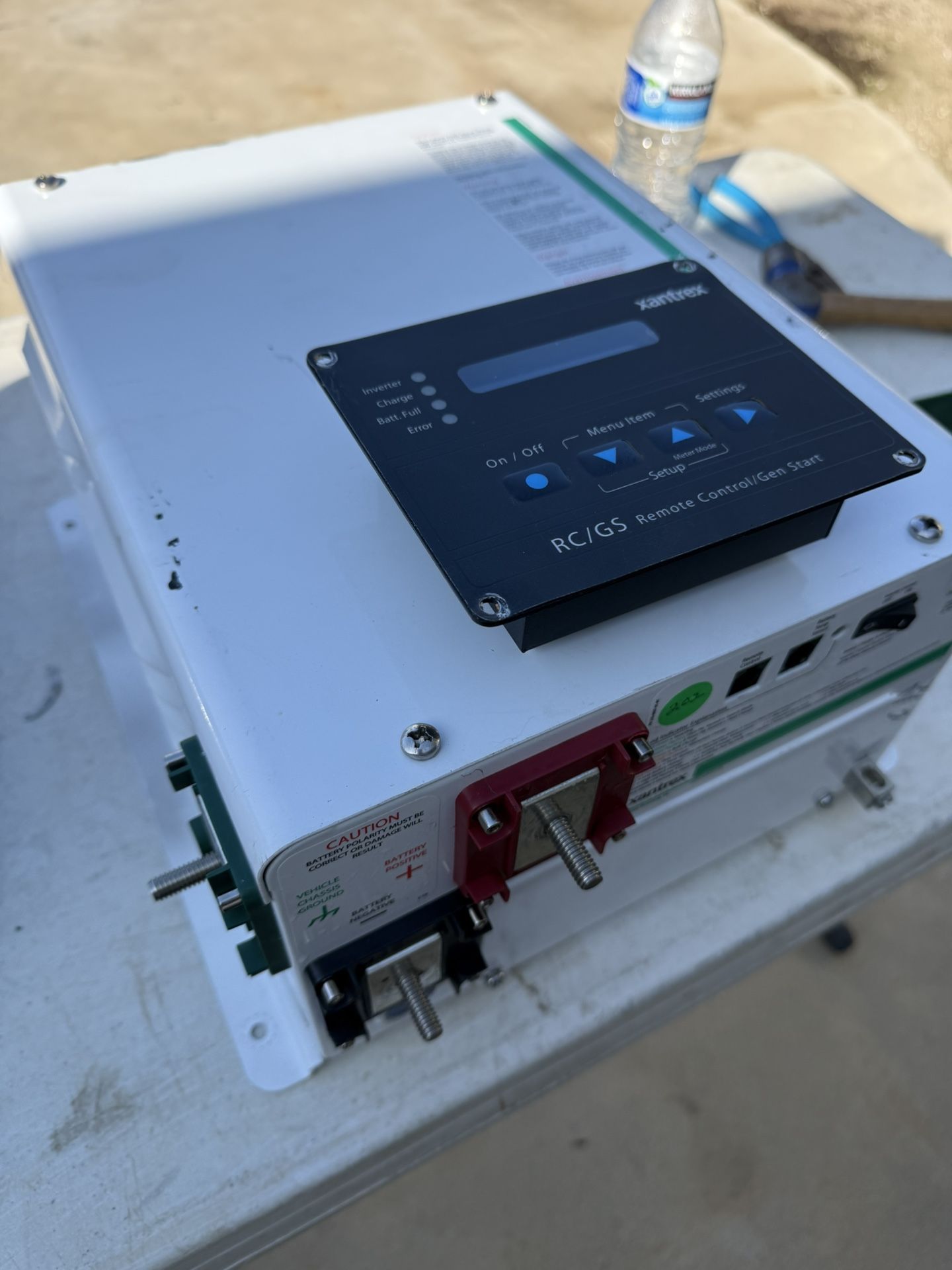 Xantrex RV2012GS Charger Inverter With Remote 